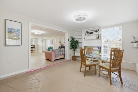 House in Venice, Florida 3 bedrooms, 164.53 sq.m. № 2277166 - photo 15