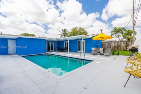 Снять в аренду виллу или дом в Холливуд, Флорида 4 спальни, 93.65м2, № 1987011 - фото 13