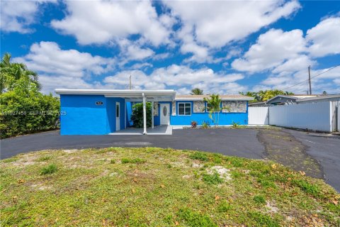 Дом в Холливуд, Флорида 4 спальни, 93.65м2 № 1987011