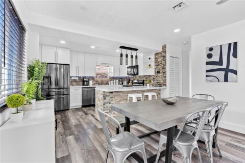 Снять в аренду виллу или дом в Холливуд, Флорида 4 спальни, 93.65м2, № 1987011 - фото 3