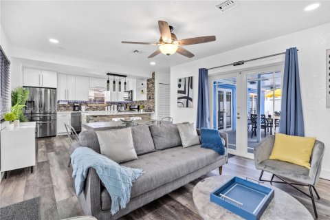 Снять в аренду виллу или дом в Холливуд, Флорида 4 спальни, 93.65м2, № 1987011 - фото 2