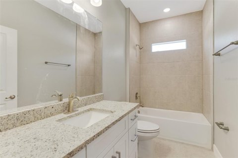 House in North Port, Florida 4 bedrooms, 184.88 sq.m. № 1723330 - photo 25
