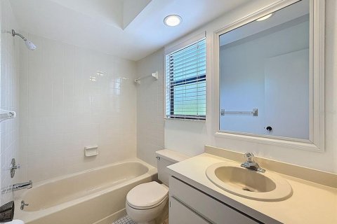 Condo in Tarpon Springs, Florida, 2 bedrooms  № 1745191 - photo 10