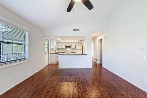 Condo in Tarpon Springs, Florida, 2 bedrooms  № 1745191 - photo 18