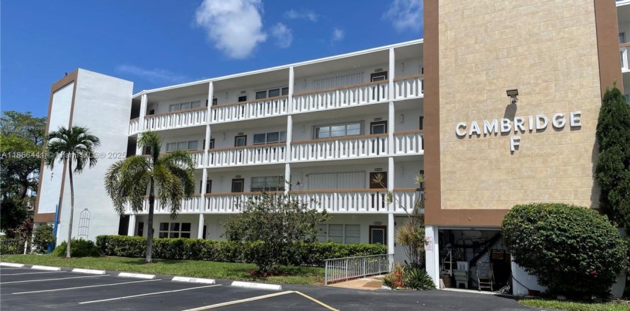 Condo in Deerfield Beach, Florida, 1 bedroom № 1896515