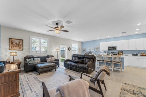 Casa en venta en Homestead, Florida, 5 dormitorios, 276.29 m2 № 2426673 - foto 3