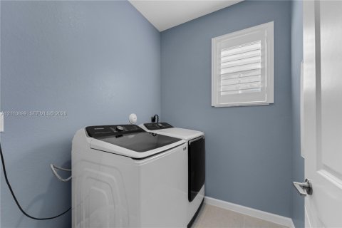 Casa en venta en Homestead, Florida, 5 dormitorios, 276.29 m2 № 2426673 - foto 10