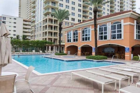 Condominio en alquiler en Hallandale Beach, Florida, 2 dormitorios, 106.84 m2 № 2245814 - foto 15