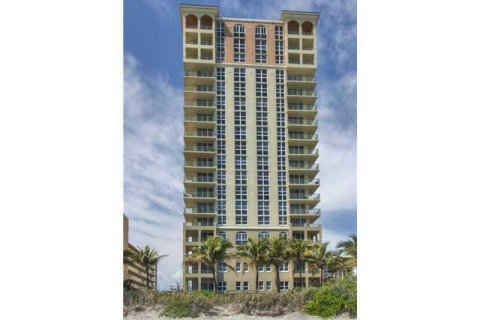 Condominio en Hallandale Beach, Florida, 2 dormitorios  № 2245814