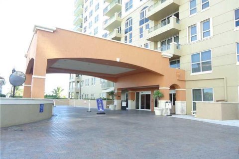 Condominio en alquiler en Hallandale Beach, Florida, 2 dormitorios, 106.84 m2 № 2245814 - foto 11