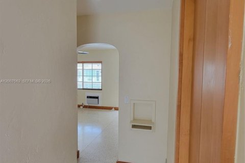 Condo in Miami Beach, Florida, 1 bedroom  № 2076607 - photo 15