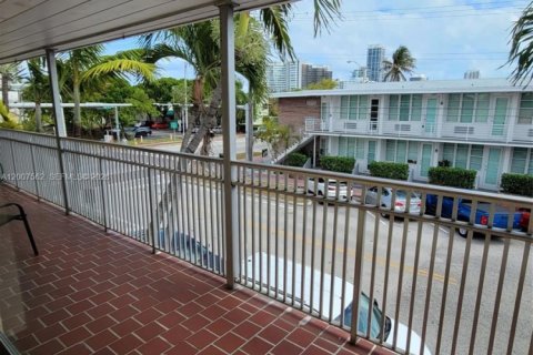 Condo in Miami Beach, Florida, 1 bedroom  № 2076607 - photo 7