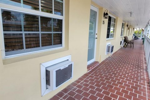 Condo in Miami Beach, Florida, 1 bedroom  № 2076607 - photo 8