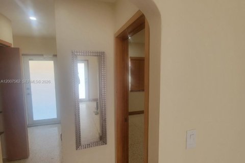 Condo in Miami Beach, Florida, 1 bedroom  № 2076607 - photo 13