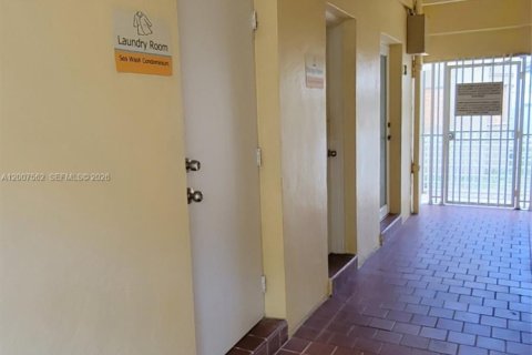 Condo in Miami Beach, Florida, 1 bedroom  № 2076607 - photo 23