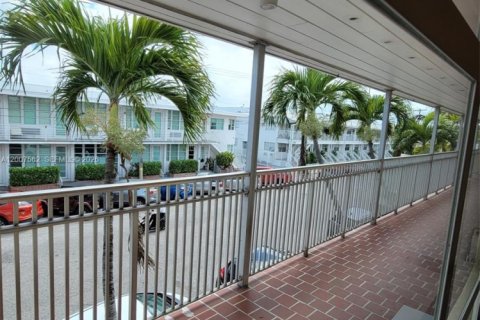 Condo in Miami Beach, Florida, 1 bedroom  № 2076607 - photo 9