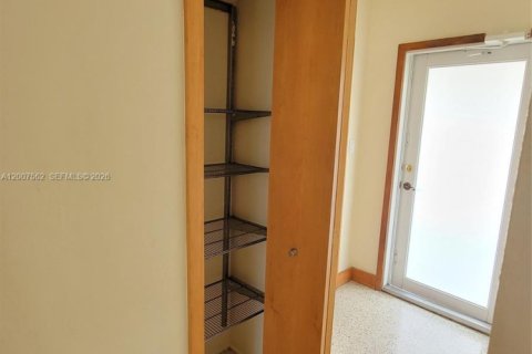 Condo in Miami Beach, Florida, 1 bedroom  № 2076607 - photo 14