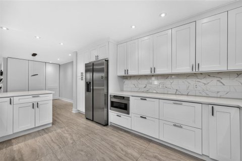 Condo in Punta Gorda, Florida, 2 bedrooms № 2156818 - photo 10
