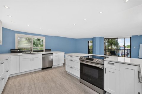 Condo in Punta Gorda, Florida, 2 bedrooms № 2156818 - photo 13