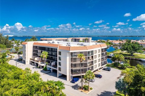 Condo in Punta Gorda, Florida, 2 bedrooms № 2156818