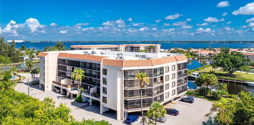 Condo in Punta Gorda, Florida, 2 bedrooms № 2156818