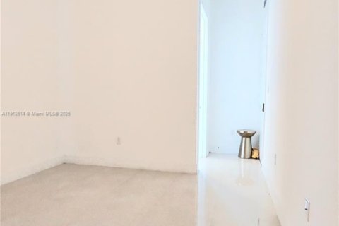 Propiedad comercial en alquiler en Miramar, Florida, 1 dormitorio, 337.51 m2 № 2013568 - foto 2