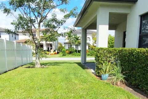 Commercial property in Miramar, Florida 1 bedroom, 337.51 sq.m. № 2013568