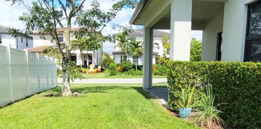 Propiedad comercial en Miramar, Florida 1 dormitorio, 337.51 m2 № 2013568