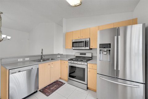 Townhouse in Sunrise, Florida 3 bedrooms, 104.05 sq.m. № 2249242 - photo 9