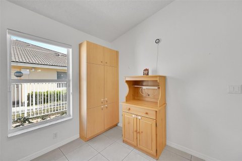 Townhouse in Sunrise, Florida 3 bedrooms, 104.05 sq.m. № 2249242 - photo 11