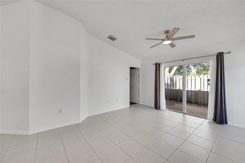 Townhouse in Sunrise, Florida 3 bedrooms, 104.05 sq.m. № 2249242 - photo 29