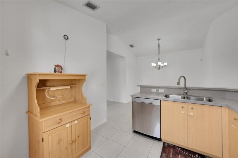 Townhouse in Sunrise, Florida 3 bedrooms, 104.05 sq.m. № 2249242 - photo 10