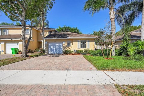 Townhouse in Sunrise, Florida 3 bedrooms, 104.05 sq.m. № 2249242 - photo 2