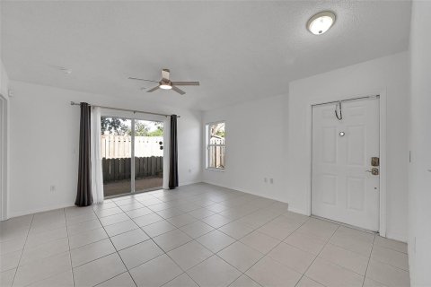 Townhouse in Sunrise, Florida 3 bedrooms, 104.05 sq.m. № 2249242 - photo 28