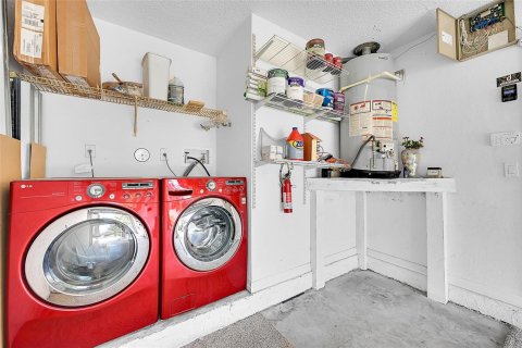 Townhouse in Sunrise, Florida 3 bedrooms, 104.05 sq.m. № 2249242 - photo 30