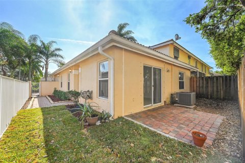 Townhouse in Sunrise, Florida 3 bedrooms, 104.05 sq.m. № 2249242 - photo 7