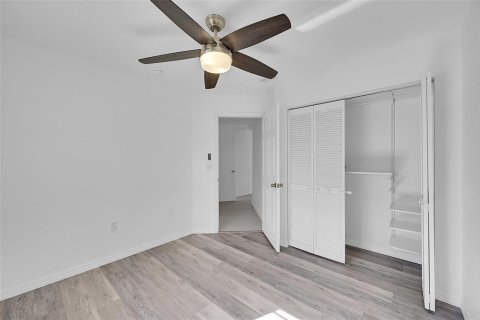 Townhouse in Sunrise, Florida 3 bedrooms, 104.05 sq.m. № 2249242 - photo 12