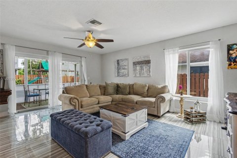 House in Plantation, Florida 4 bedrooms, 187.29 sq.m. № 2068922 - photo 29