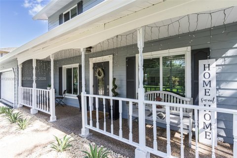 House in Plantation, Florida 4 bedrooms, 187.29 sq.m. № 2068922 - photo 5