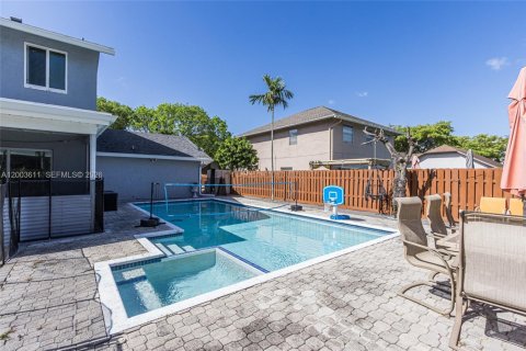 House in Plantation, Florida 4 bedrooms, 187.29 sq.m. № 2068922 - photo 10