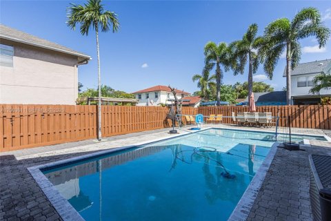 House in Plantation, Florida 4 bedrooms, 187.29 sq.m. № 2068922 - photo 14