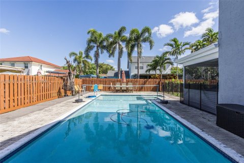 House in Plantation, Florida 4 bedrooms, 187.29 sq.m. № 2068922 - photo 13