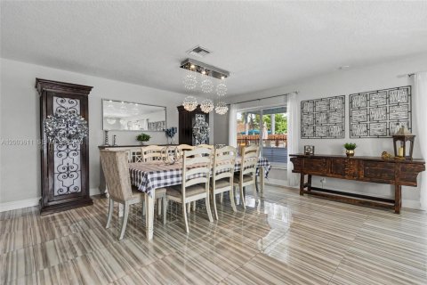 House in Plantation, Florida 4 bedrooms, 187.29 sq.m. № 2068922 - photo 28