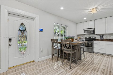 House in Plantation, Florida 4 bedrooms, 187.29 sq.m. № 2068922 - photo 21