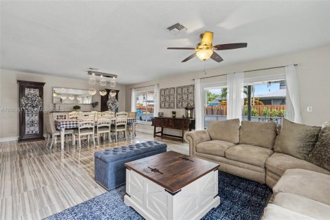 House in Plantation, Florida 4 bedrooms, 187.29 sq.m. № 2068922 - photo 30