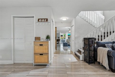 House in Plantation, Florida 4 bedrooms, 187.29 sq.m. № 2068922 - photo 17