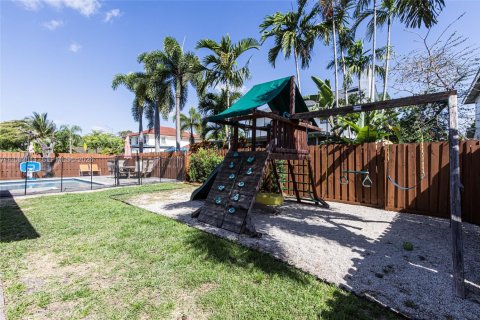 House in Plantation, Florida 4 bedrooms, 187.29 sq.m. № 2068922 - photo 6