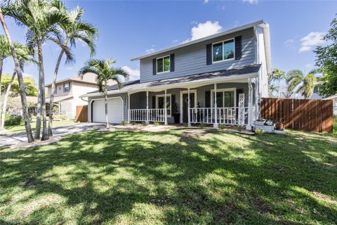 House in Plantation, Florida 4 bedrooms, 187.29 sq.m. № 2068922