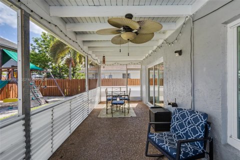 House in Plantation, Florida 4 bedrooms, 187.29 sq.m. № 2068922 - photo 16