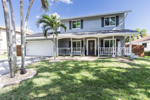 House in Plantation, Florida 4 bedrooms, 187.29 sq.m. № 2068922 - photo 2